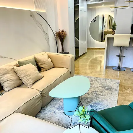 Luxury Blue Coast Seaside Retreat דירה
