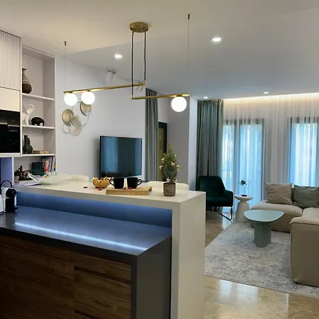Luxury Blue Coast Seaside Retreat Apartment *